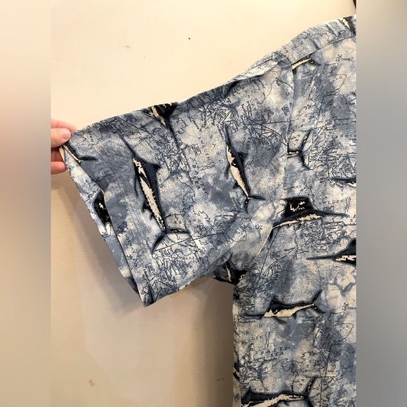 IVY Crew Classics Men’s Hawaiian Shirt Size M Blue Sharks Swordfish Map fish 🎣 - Picture 3 of 5